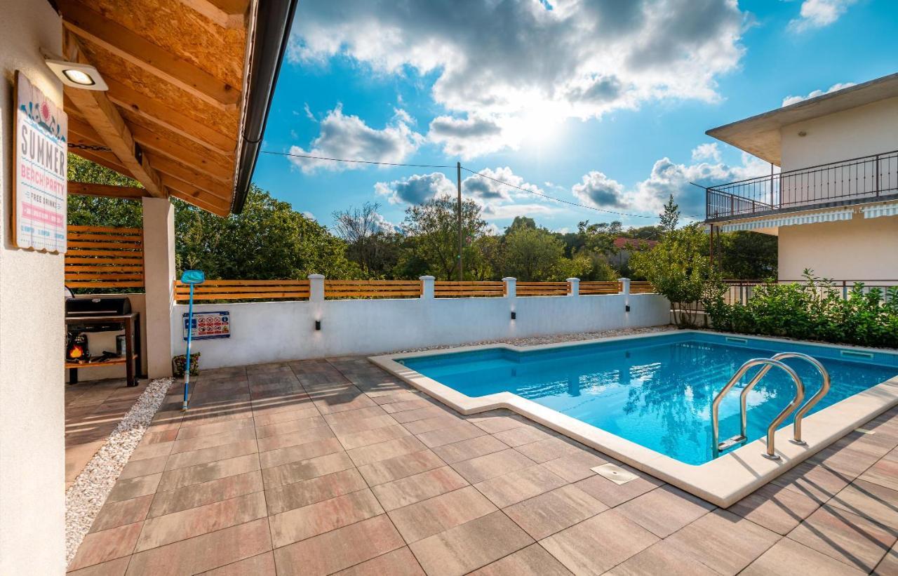 Central Dalmatian Pool&Grill House Gustirna Екстериор снимка