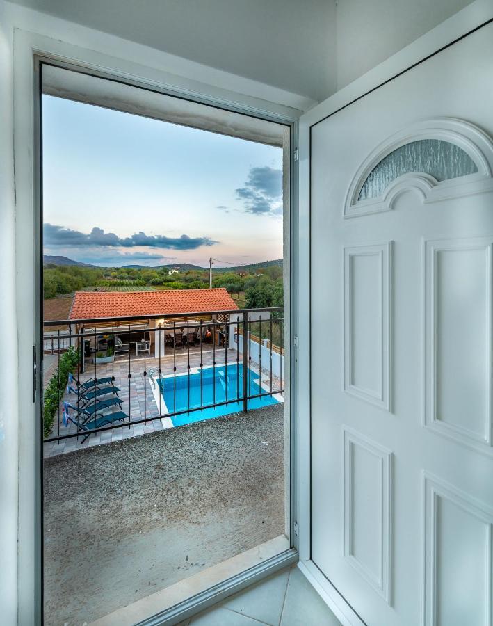 Central Dalmatian Pool&Grill House Gustirna Екстериор снимка