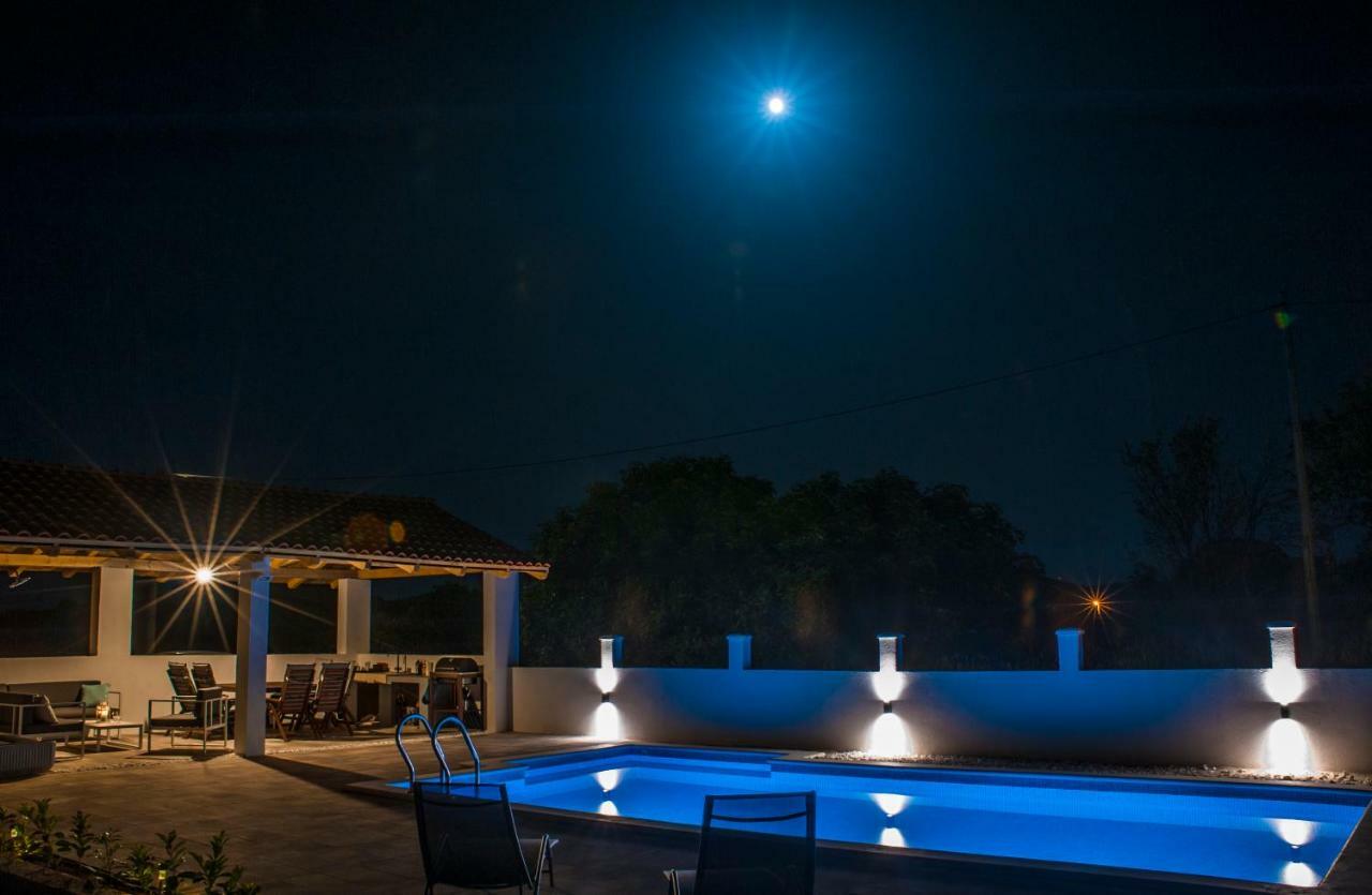 Central Dalmatian Pool&Grill House Gustirna Екстериор снимка