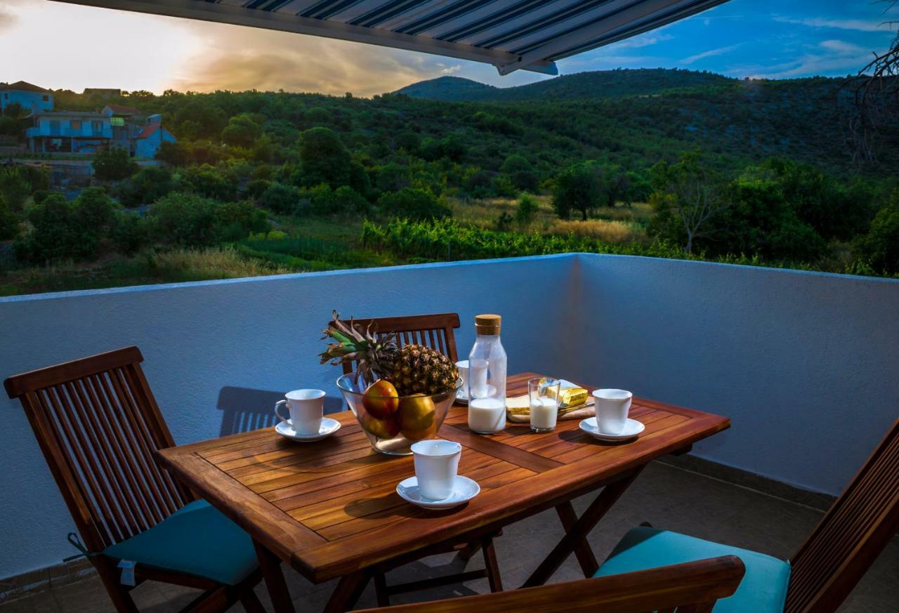 Central Dalmatian Pool&Grill House Gustirna Екстериор снимка