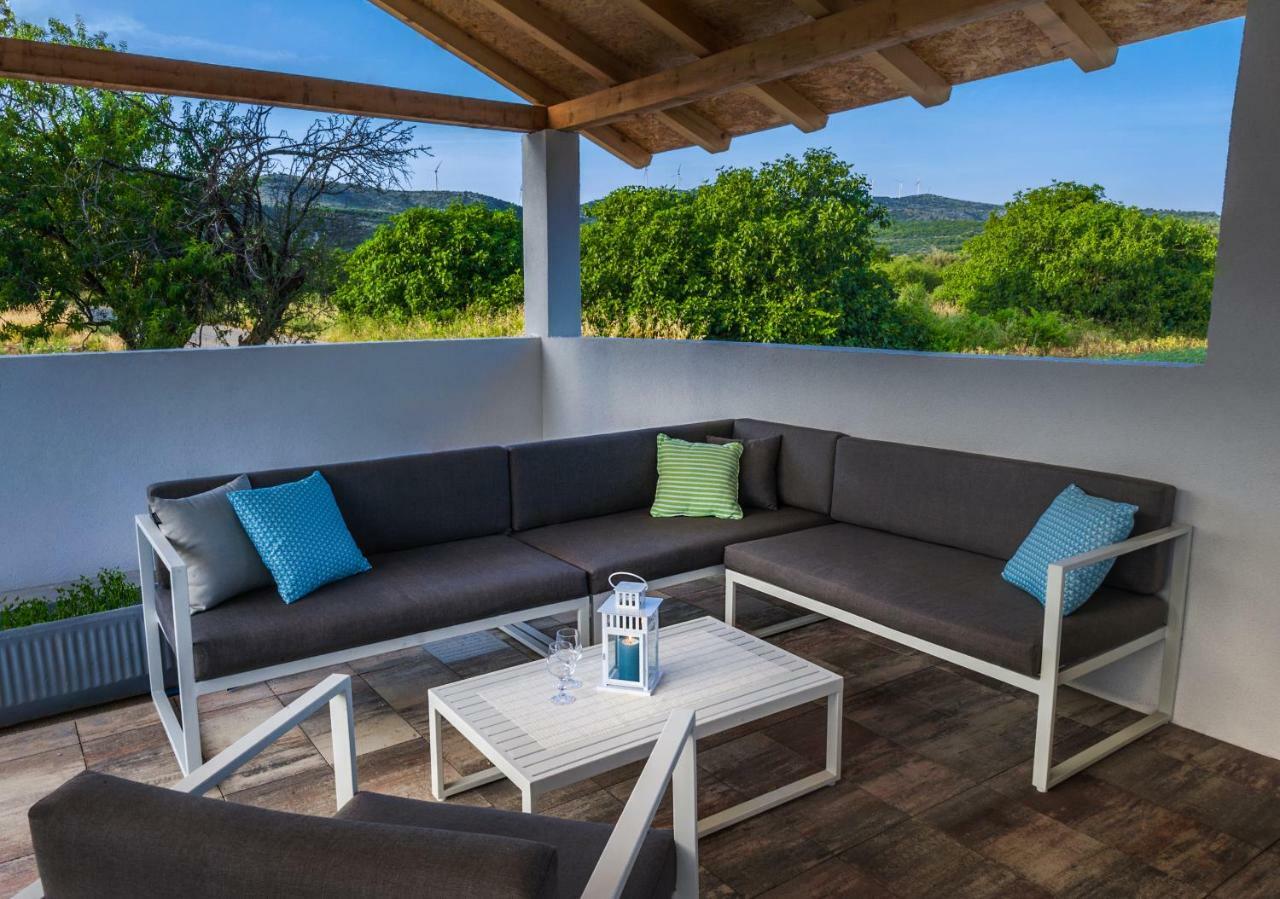 Central Dalmatian Pool&Grill House Gustirna Екстериор снимка